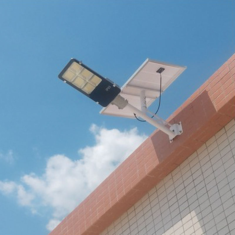 Solar Street Light Outdoor with IP65 Waterproof and LED Road Lighting