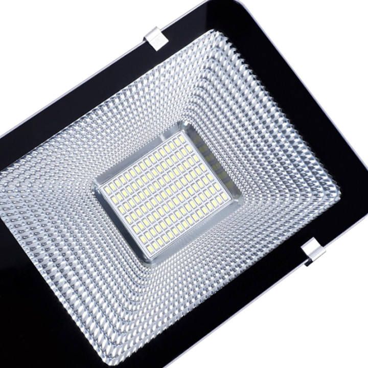Solar Street Light Outdoor with IP65 Waterproof and LED Road Lighting